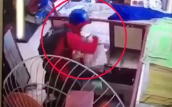 VIDEO: Cận cảnh vụ chích điện, cướp táo tợn tại tiệm vàng