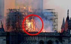 Nhìn thấy hình ảnh giống Chúa Jesus trong đám cháy Nhà thờ Đức bà Paris?