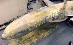 Cận cảnh quá trình sơn mới lại một chiếc Boeing 777
