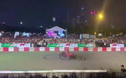 Hàng vạn khán giả phấn khích xem F1 phóng như tên ở Hà Nội