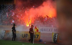CHÍNH THỨC: Hà Nội FC nhận án phạt vì để CĐV Hải Phòng đốt pháo sáng