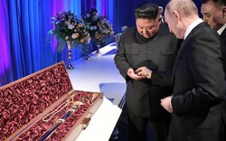 Thượng đỉnh Nga - Triều: Ông Putin và ông Kim tặng nhau bảo kiếm và đồng xu