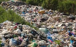 Hãi hùng cuộc sống của quốc gia tràn ngập hàng nghìn tấn rác thải nhựa