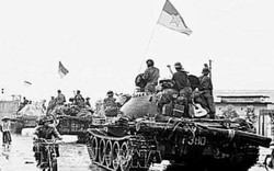 Người lính và cây đàn trên tháp pháo xe tăng đi giải phóng Sài Gòn