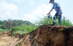 Nhức nhối nạn cát tặc lộng hành vùng giáp ranh, bãi sông lở loét