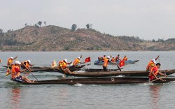 Độc đáo lễ hội đua thuyền độc mộc trên dòng Pô Kô