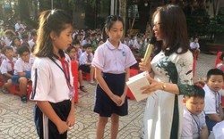 Cô hiệu trưởng làm mọi cách "ép" học trò đọc sách