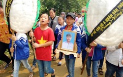 Vụ đâm 6 cô trò ở Thanh Hóa: Xóm nghèo đẫm nước mắt tiễn cậu bé xấu số