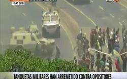 NÓNG nhất tuần: Xe bọc thép chèn lên người tham gia đảo chính ở Venezuela