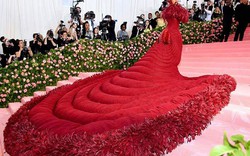 Những bộ cánh ấn tượng của đại hội thời trang Met Gala