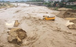 Yên Bái: Cầu Ngòi Thia bị sập đang sửa chữa tiếp tục bị lũ lớn uy hiếp