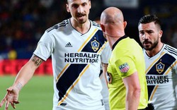 CLIP: Nổi máu côn đồ, Ibrahimovic bóp cổ, đẩy ngã đối thủ ngay trên sân