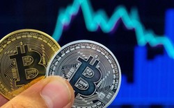 Bitcoin tăng chóng mặt, “cơn điên” tiền ảo trở lại?