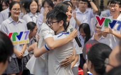 Hoàng Thùy chia sẻ chuyện 8 năm vượt khó, theo đuổi ước mơ với học sinh Hà Nội
