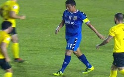 Clip: Thủ môn tấu hài, Anh Đức sút hỏng penalty khó tin