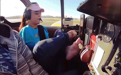 Nữ phi công duy nhất thế giới lái máy bay bằng chân?