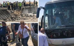 Hiện trường vụ nổ bom trúng xe bus chở du khách ở Ai Cập, 16 người bị thương