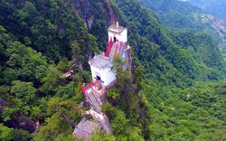 Ngôi đền trên mép vực kỳ dị bậc nhất xứ Trung