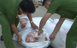 Lạng Sơn: Bắt quả tang xe ô tô chở 3 tạ mỡ lợn nhập lậu hôi thối