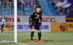 CLIP: Bùi Tiến Dũng ngây người trước siêu phẩm của "chú lùn" V.League