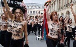 60 cô gái ngực trần náo loạn phố phường Paris