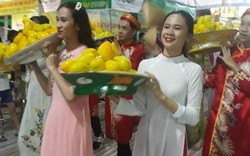 Sôi động "bữa tiệc" carnaval đường phố dưới mưa ở Yên Châu