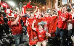 Đội nhà vô địch Champions League, fan Liverpool ăn mừng "lầy lội"