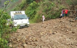 Sơn La: Mưa lớn gây sạt lở đất đá, quốc lộ 4G bị ách tắc