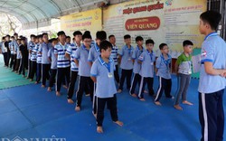 Ảnh: Gần 300 học sinh lên chùa học đạo đức ở Làng Sen quê Bác