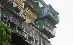 Ảnh: "Chuồng cọp" phủ kín mặt tiền chung cư cao 9 tầng ở Hà Nội