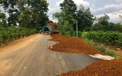 Gia Lai: Khai thác đất trái phép để thi công đường liên huyện