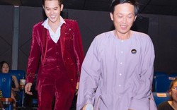 Hoài Linh ăn mặc "lạc quẻ" đến mừng cháu trai ra mắt phim mới