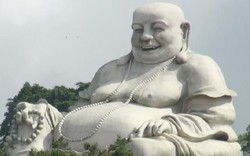 Sửa tượng Phật Di Lặc trên núi Cấm, người đàn ông té thiệt mạng