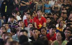 Ảnh: Hàng nghìn CĐV tiếc nuối vì tuyển Việt Nam không nâng cúp trên đất Thái