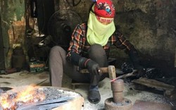 Thanh Hóa: Nắng 40 độ C, đàn bà làng rèn vẫn đập đe bên bếp lửa