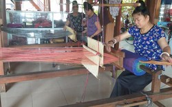 Phụ nữ Thái ở Sơn La gìn giữ nghề dệt thổ cẩm