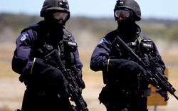 Úc: Mang vũ khí vào cây xăng, hai anh em lĩnh ngay “kẹo đồng” của cảnh sát