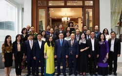 Phó Thủ tướng Vương Đình Huệ thăm Đại sứ quán Việt Nam tại Myanmar
