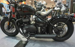 Ngắm Bonneville Bobber Black hợp với tay lái nhỏ con có nhiều tiền