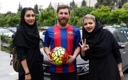 "Mạo danh Messi", đưa 23 phụ nữ... “lên giường”