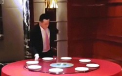 Xem nhân viên nhà hàng Trung Quốc xếp bàn ăn theo cách cực độc và siêu nhanh