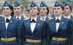 Bóng hồng quân nhân Nga xinh đẹp rạng rỡ trong lễ tốt nghiệp