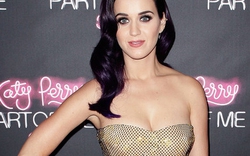 Katy Perry hớp hồn với bờ vai trần quyến rũ