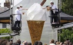 Cây kem “khổng lồ” cao 4m khiến ai cũng thèm
