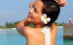 Hoa hậu Diễm Hương tung váy giữa biển xanh