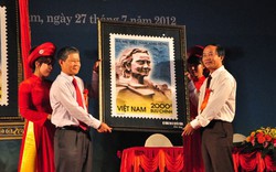 Phát hành mẫu tem mẹ Việt Nam anh hùng