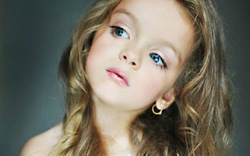 “Thiên thần” 4 tuổi xinh xắn như búp bê Barbie