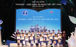 Trao học bổng “Vinamilk - Ươm mầm tài năng trẻ Việt Nam” năm 2012