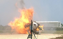 Clip: Thiết bị của NASA rơi khi đang bay, bốc cháy ngùn ngụt