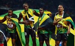 &#34;Tia chớp&#34; Bolt và đồng đội phá vỡ kỷ lục thế giới